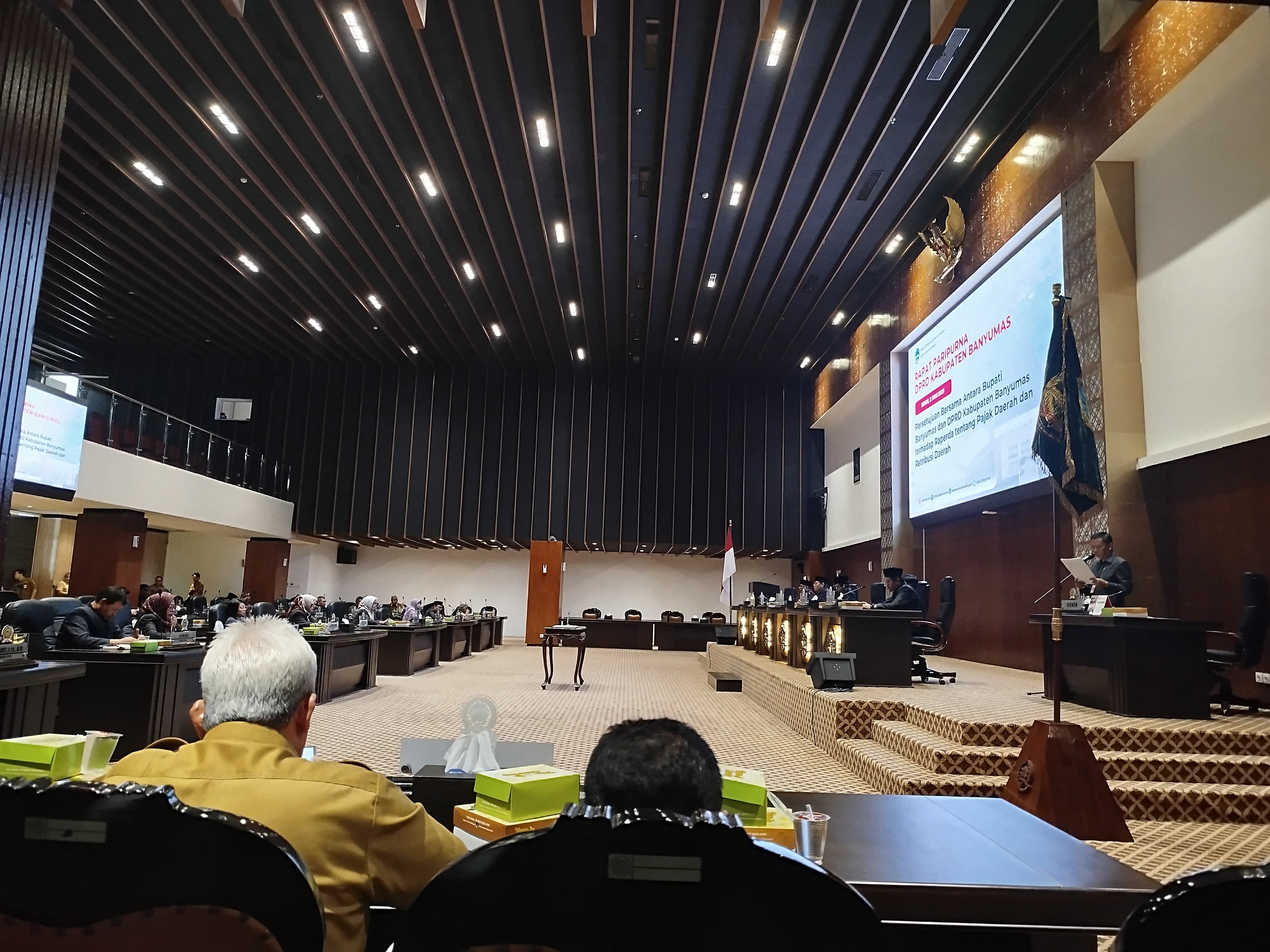 Persetujuan Bersama Raperda tentang Perubahan atas Perda Nomor 1 Tahun 2024 tentang Pajak Daerah dan Retribusi Daerah